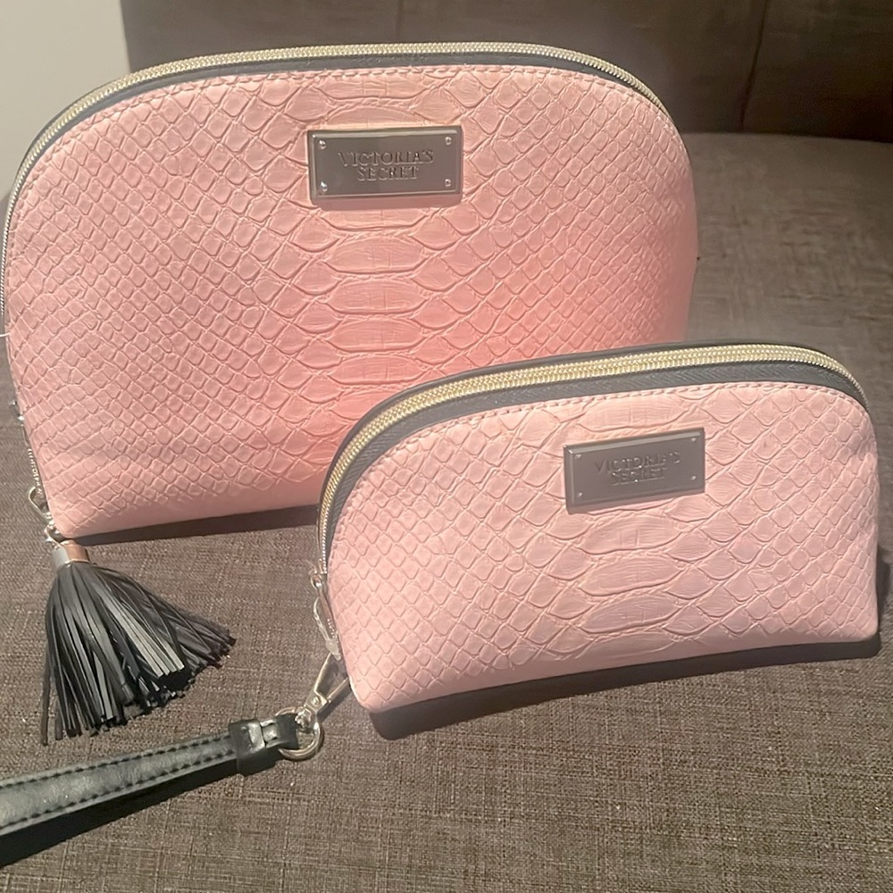 Victoria’s Secret cosmetic Case Set in Pink